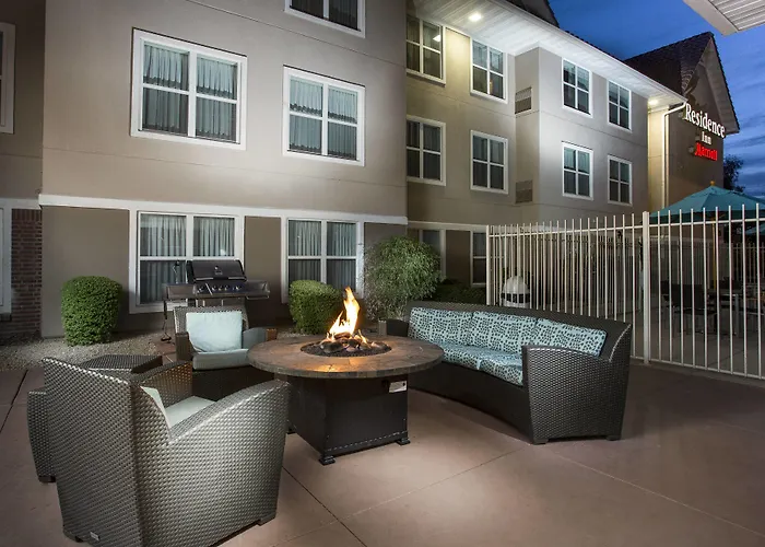 Phoenix Glendale/ Hotel 3*