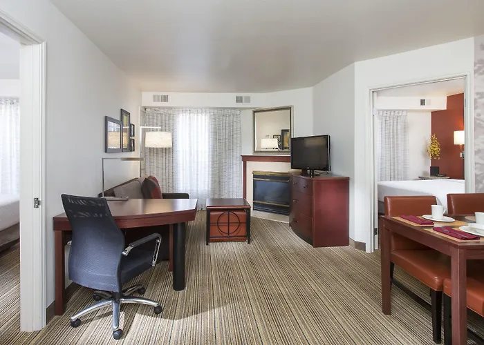 Phoenix Glendale/ 3*